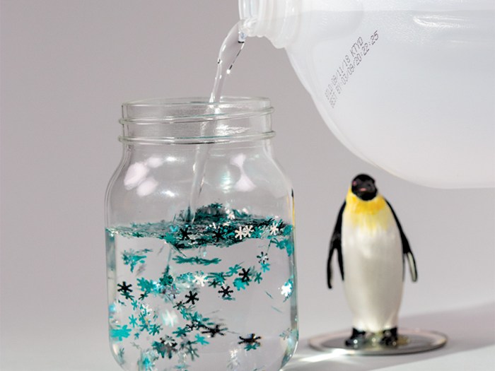 fill the jar with water